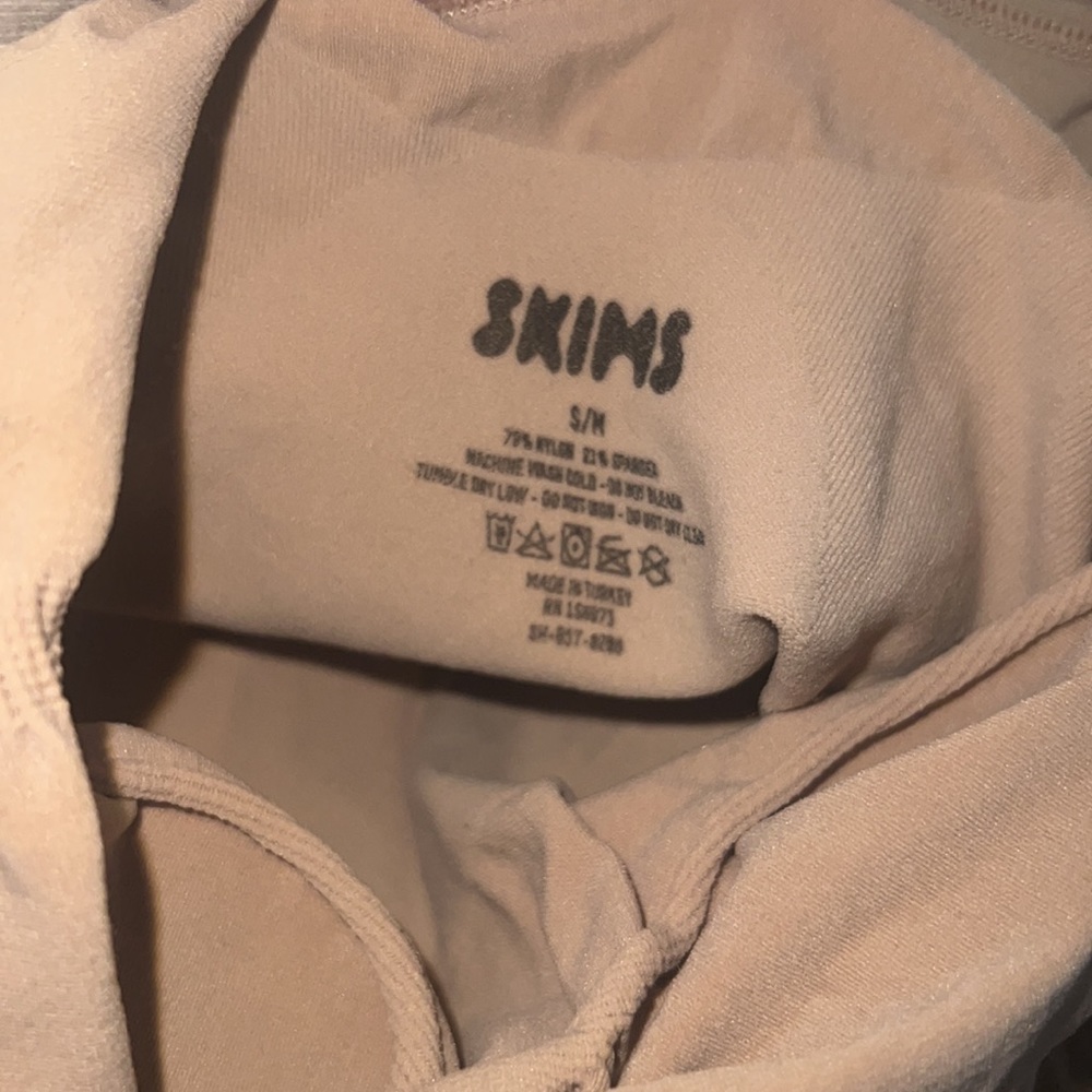 SKIMS
Seamless Sculpt Thong Bodysuit
nwot - Picture 7 of 7
